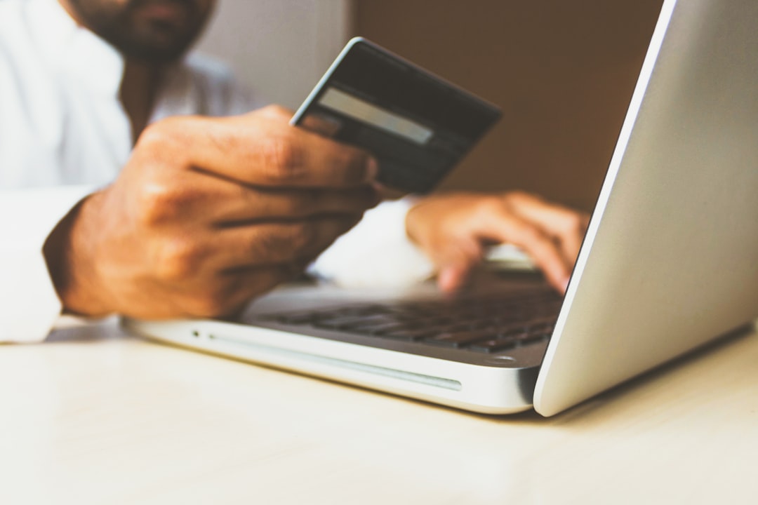Paying safely online with a card