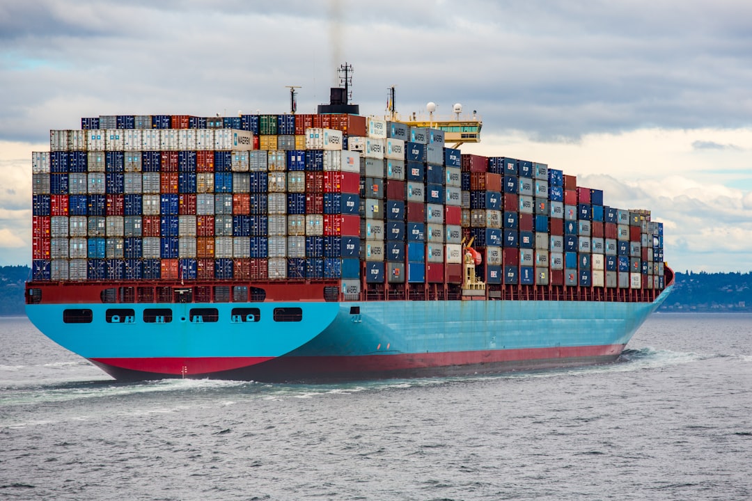 International shipping by cargo container