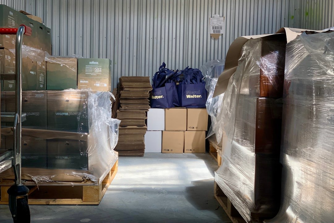 Parcel consolidation warehouse